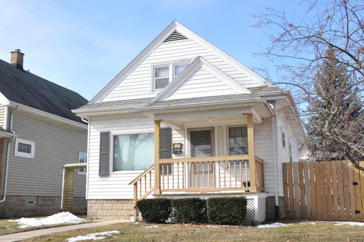 2043 S 75th St, West Allis, WI 53219