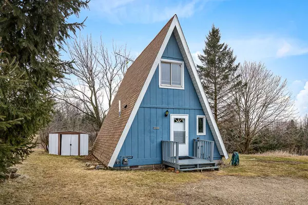 W5855 Mariner Hills Ct, Elkhorn, WI 53121