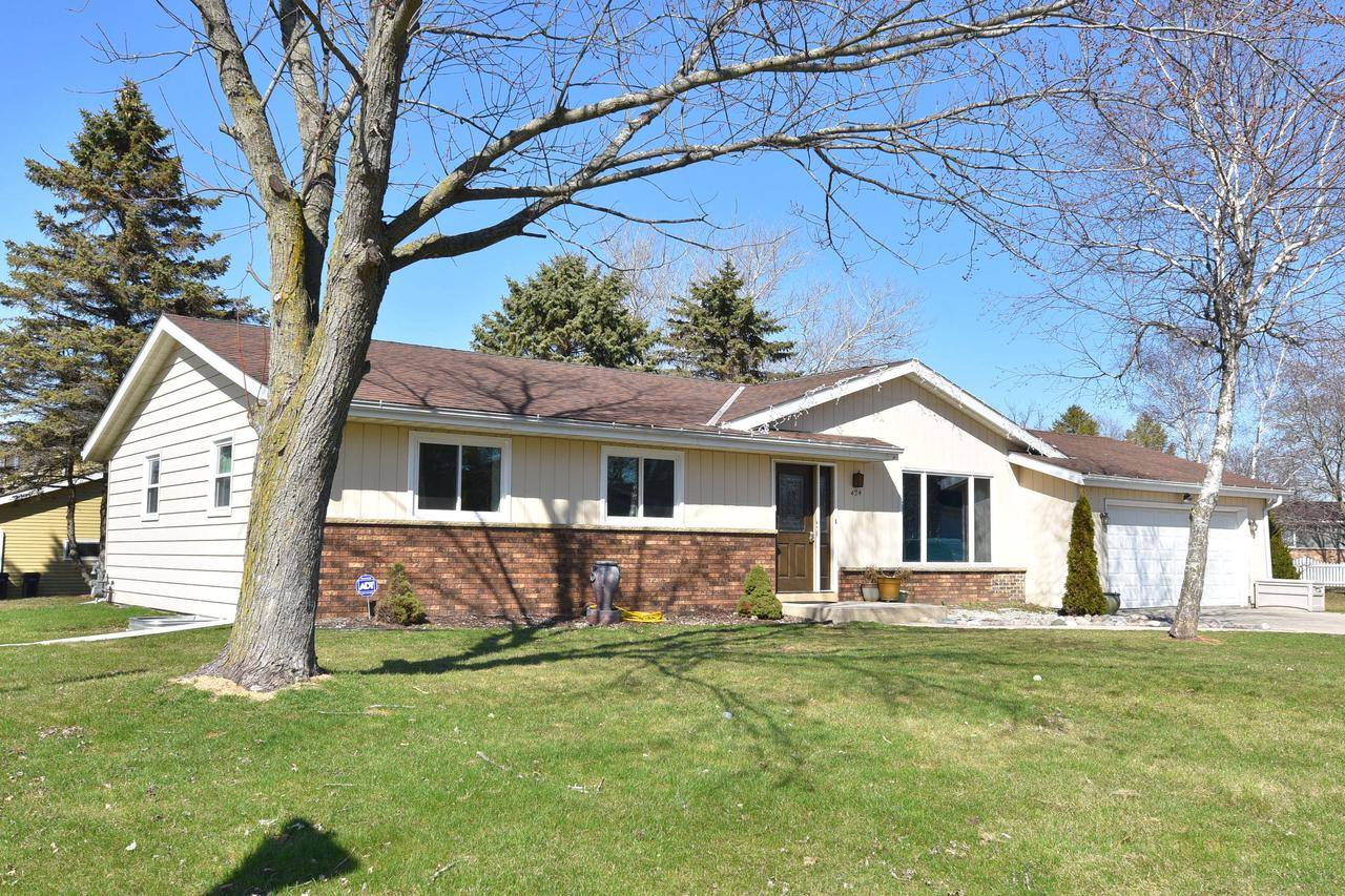 424 Lisa Cir, Belgium, WI 53004