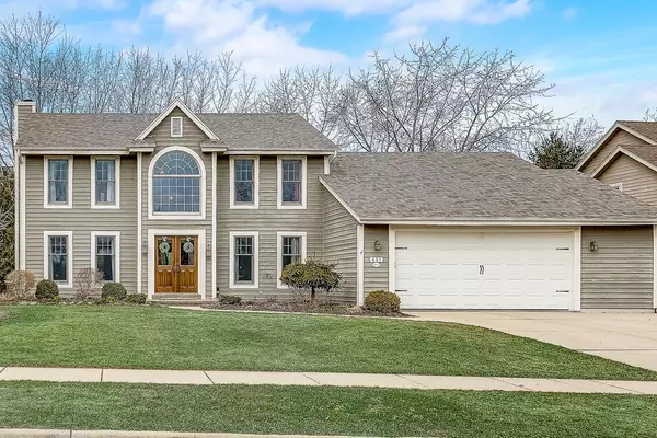 W69N431 Fox Pointe Ave, Cedarburg, WI 53012