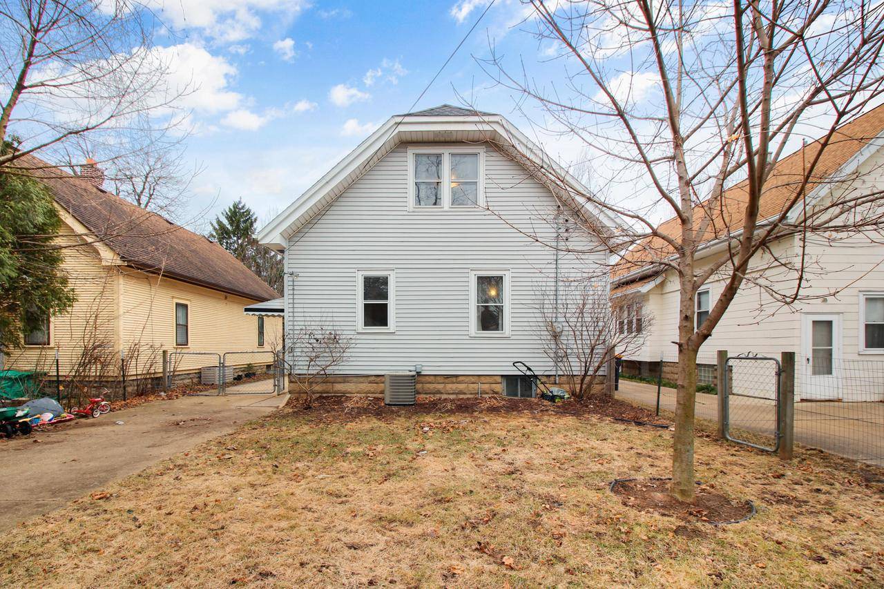 West Allis, WI 53219,2188 S 83rd St