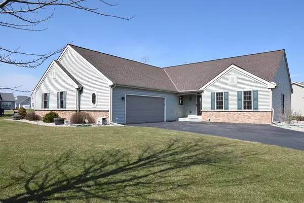N8071 Woody Ln, Ixonia, WI 53036