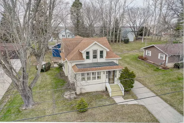 133 East Ave, Iron Ridge, WI 53035