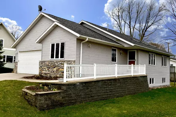 207 Park St, Theresa, WI 53091