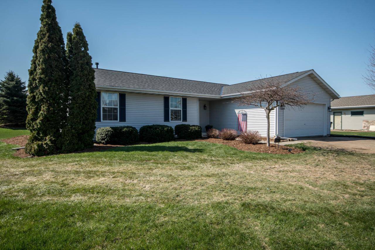 2955 Mallard Way, East Troy, WI 53120