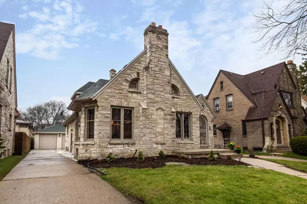 3227 N 47th St, Milwaukee, WI 53216