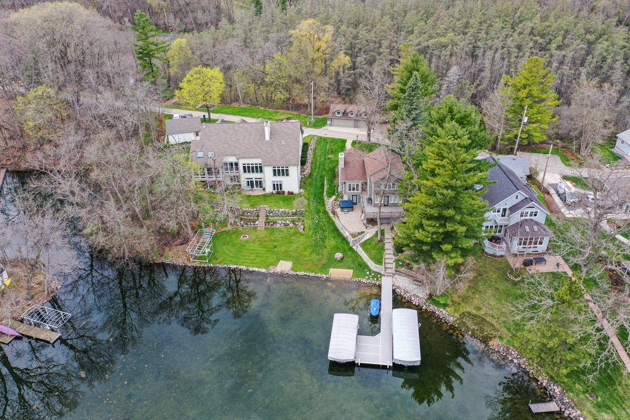 N9150 Humphrey LANE, East Troy, WI 53120