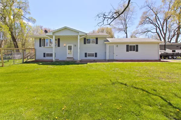 N6732 Tippecanoe Trl, Elkhorn, WI 53121