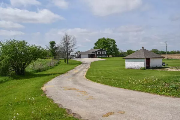 W481 Concord Center Dr, Sullivan, WI 53178