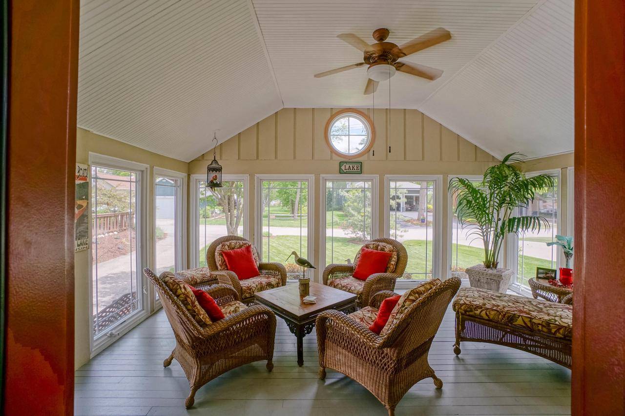 Delafield, WI 53018,2105 W Shore Dr