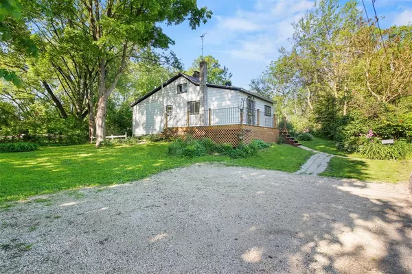 W5179 Memorial Dr, Elkhorn, WI 53121