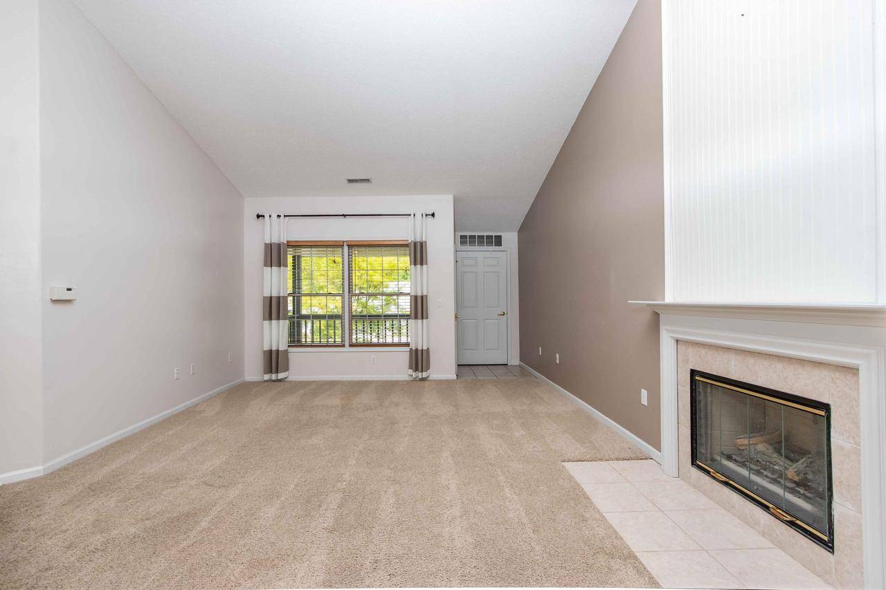 Pewaukee, WI 53072,N30W23066 Pineview Way #7