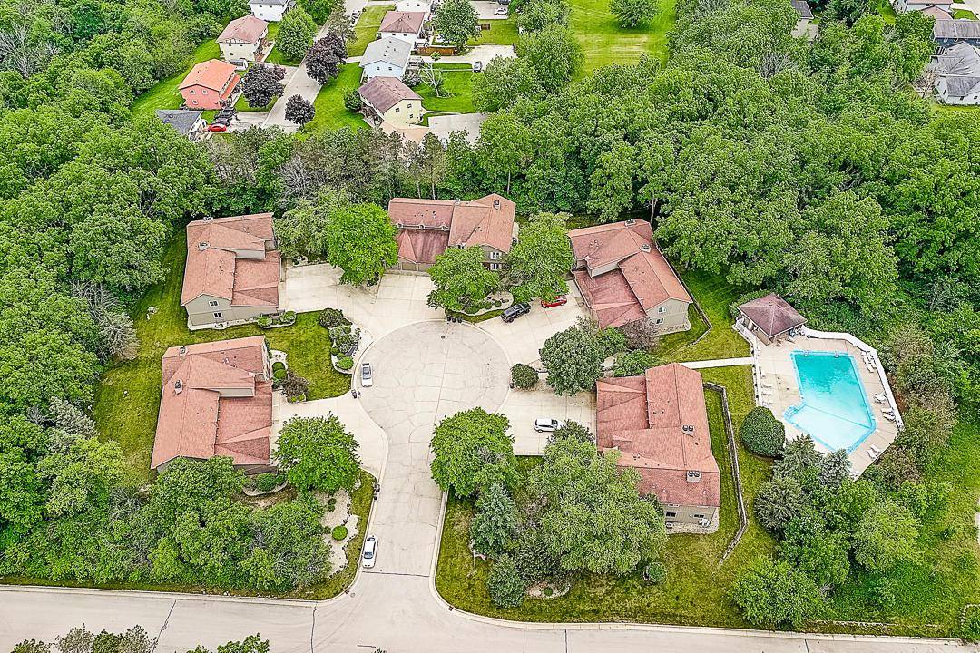 Lake Geneva, WI 53147,945 Woodridge Ct #3A
