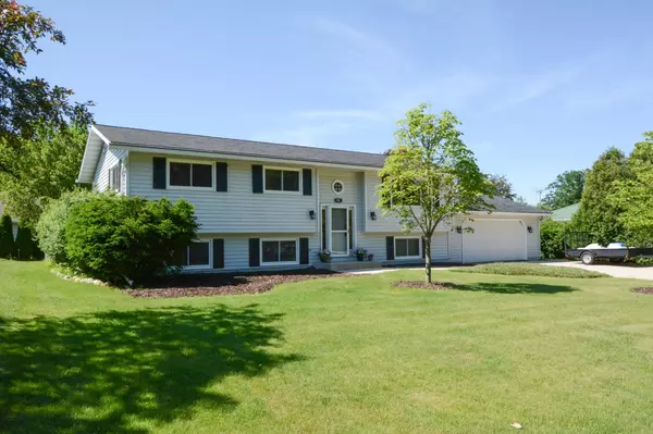 90 Evergreen Dr, Random Lake, WI 53075