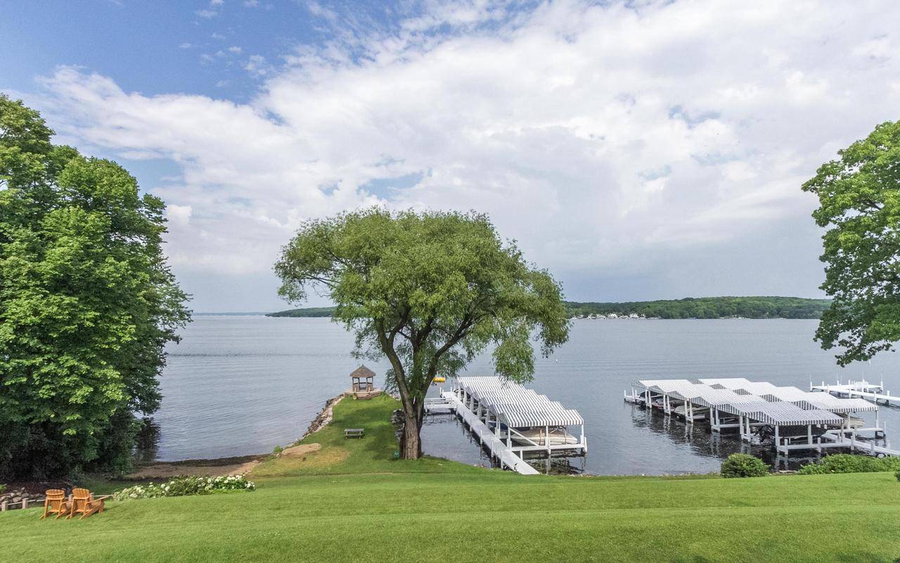 1120 S Lake Shore Dr #14, Lake Geneva, WI 53147