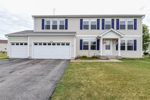 1010 N Hearthstone St, Elkhorn, WI 53121