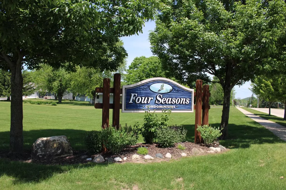 Kewaskum, WI 53040,221 Four Season LANE