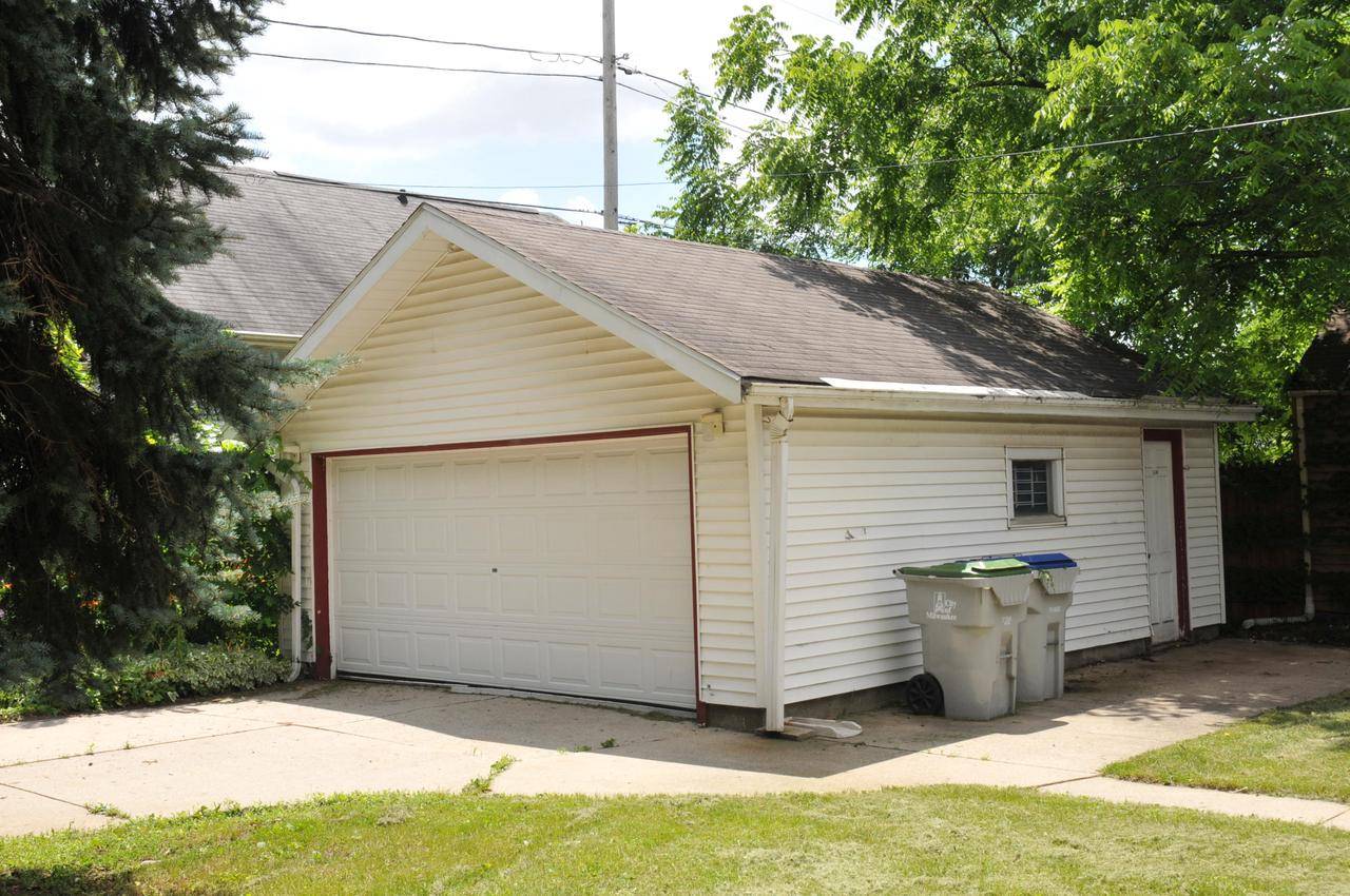 Milwaukee, WI 53210,7505 W Burleigh STREET