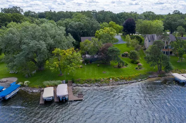 W5160 Plantation Rd, Elkhorn, WI 53121