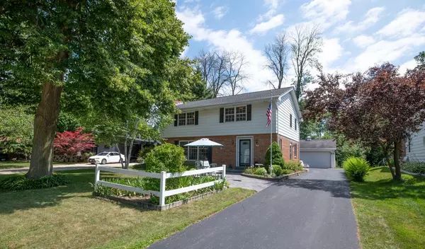 7466 N Mohawk Rd, Fox Point, WI 53217