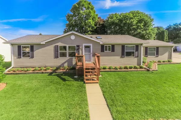 129 S Eastown Manor, Elkhorn, WI 53121