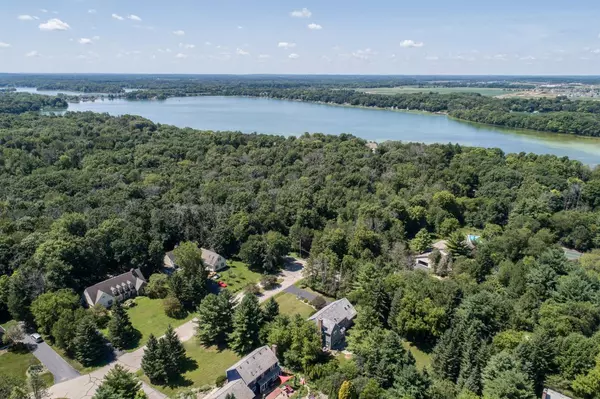 Delafield, WI 53018,389 Juniper Ct