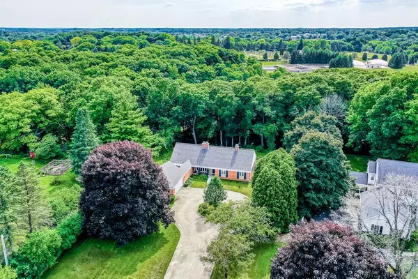 4901 Timbercrest Dr, Cedarburg, WI 53012