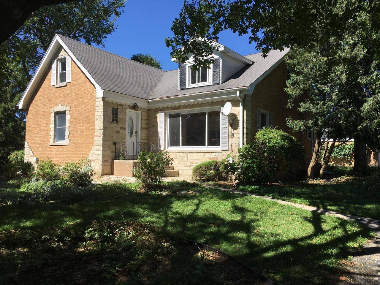 213 E South St, Lake Geneva, WI 53147