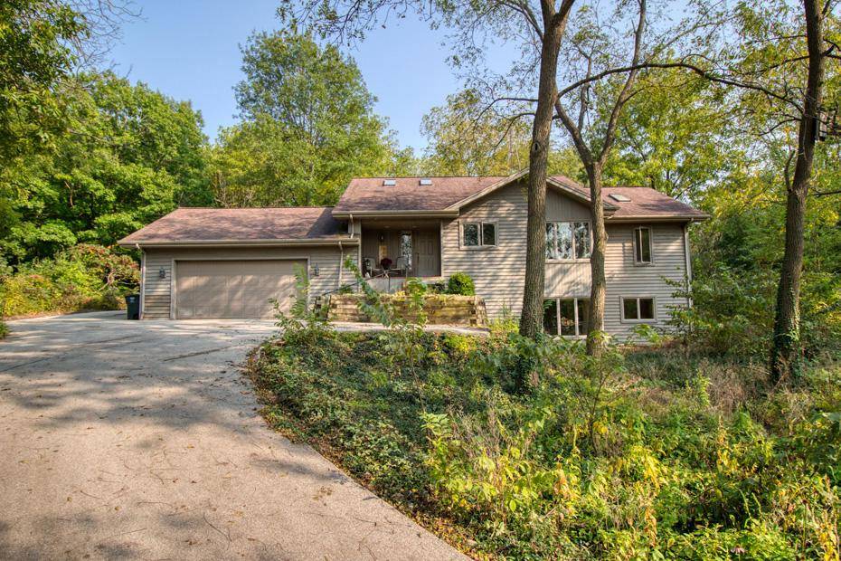 N2806 Wildwood Dr, Lake Geneva, WI 53147