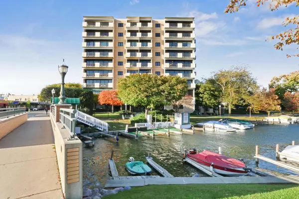 101 Broad St #4, Lake Geneva, WI 53147