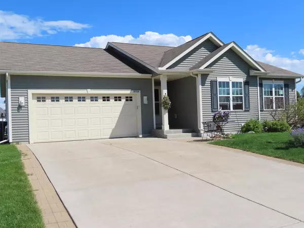 N7930 Winding Ridge Trl, Ixonia, WI 53036