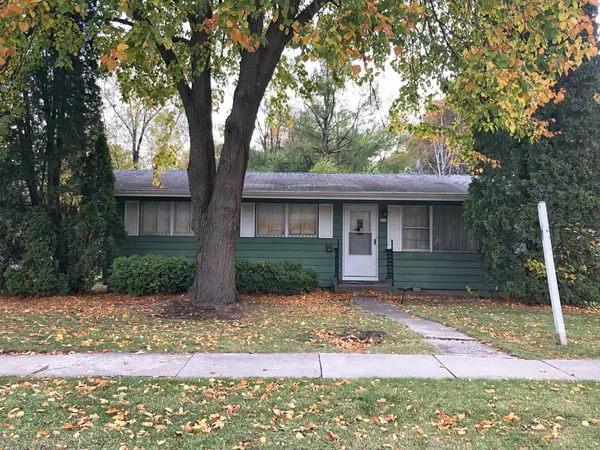 213 N 5th Ave, Walworth, WI 53184