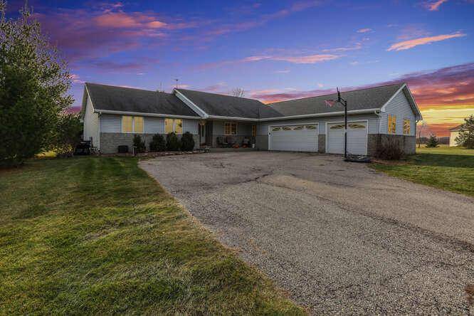 33411 Sumerta Ct, East Troy, WI 53120