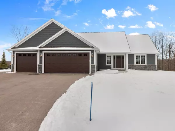 N1933 Robin Ridge Rd, Rubicon, WI 53078