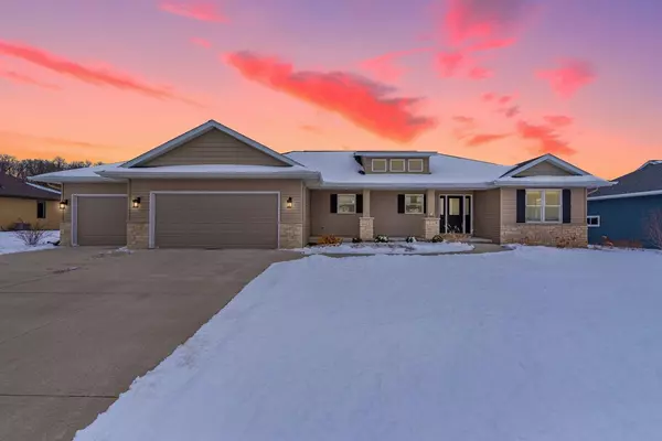 521 Wren Ln, Howards Grove, WI 53083