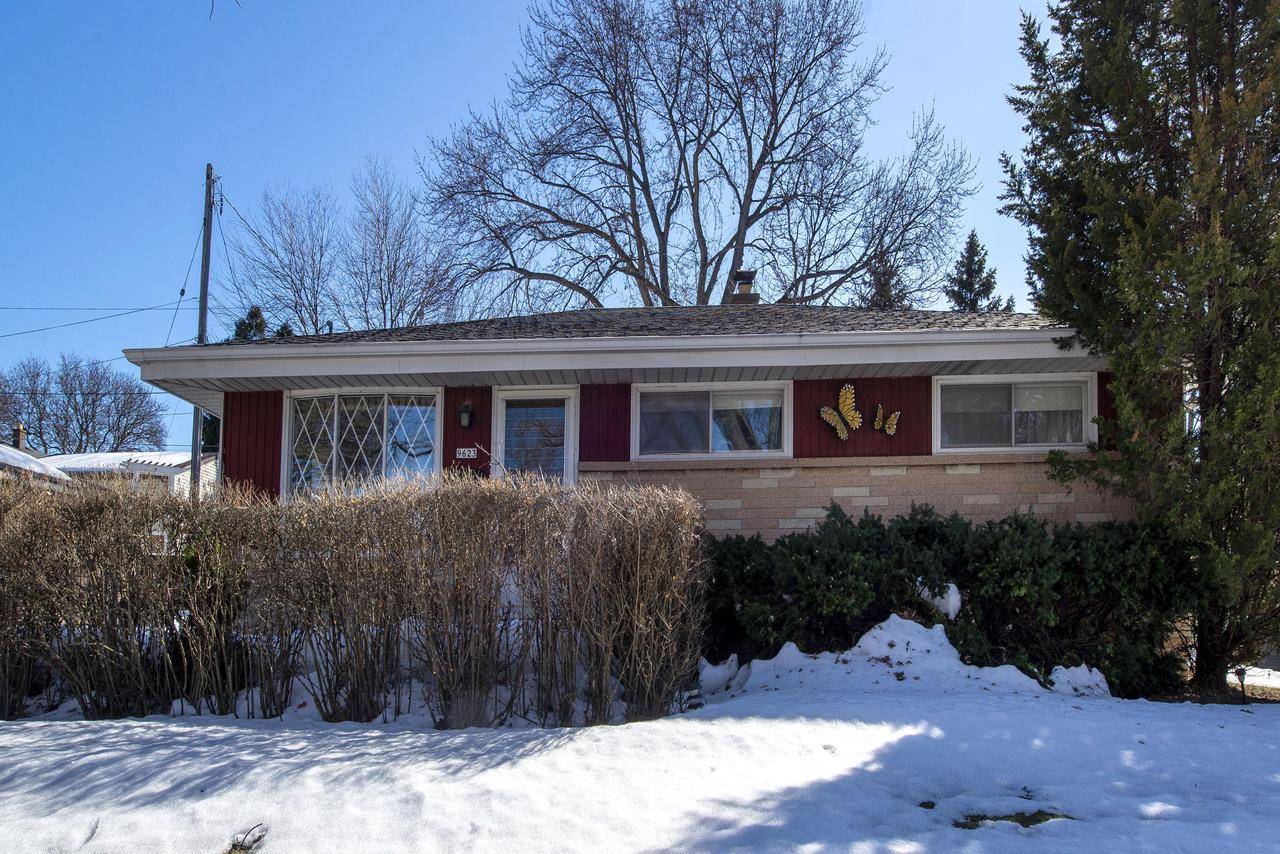 9623 W Harrison AVENUE, Milwaukee, WI 53227