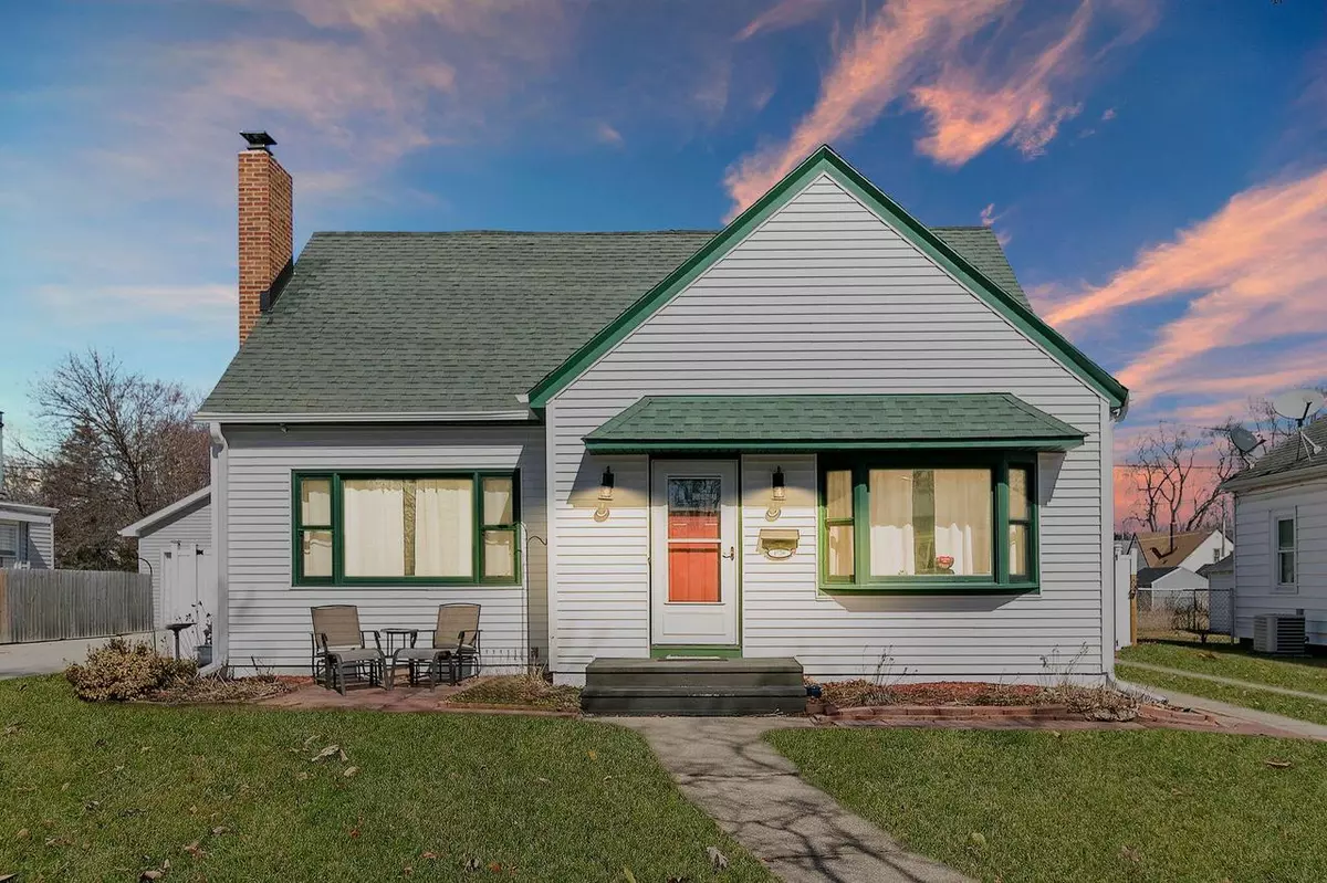 Kenosha, WI 53143,1720 75th St