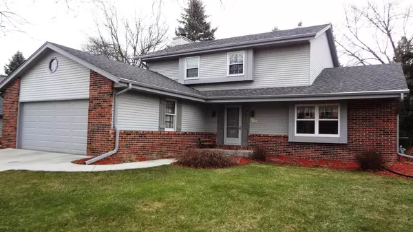 N77W15565 Crossway Dr, Menomonee Falls, WI 53051