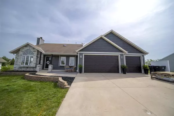W1968 Summer Hill DRIVE, Helenville, WI 53137