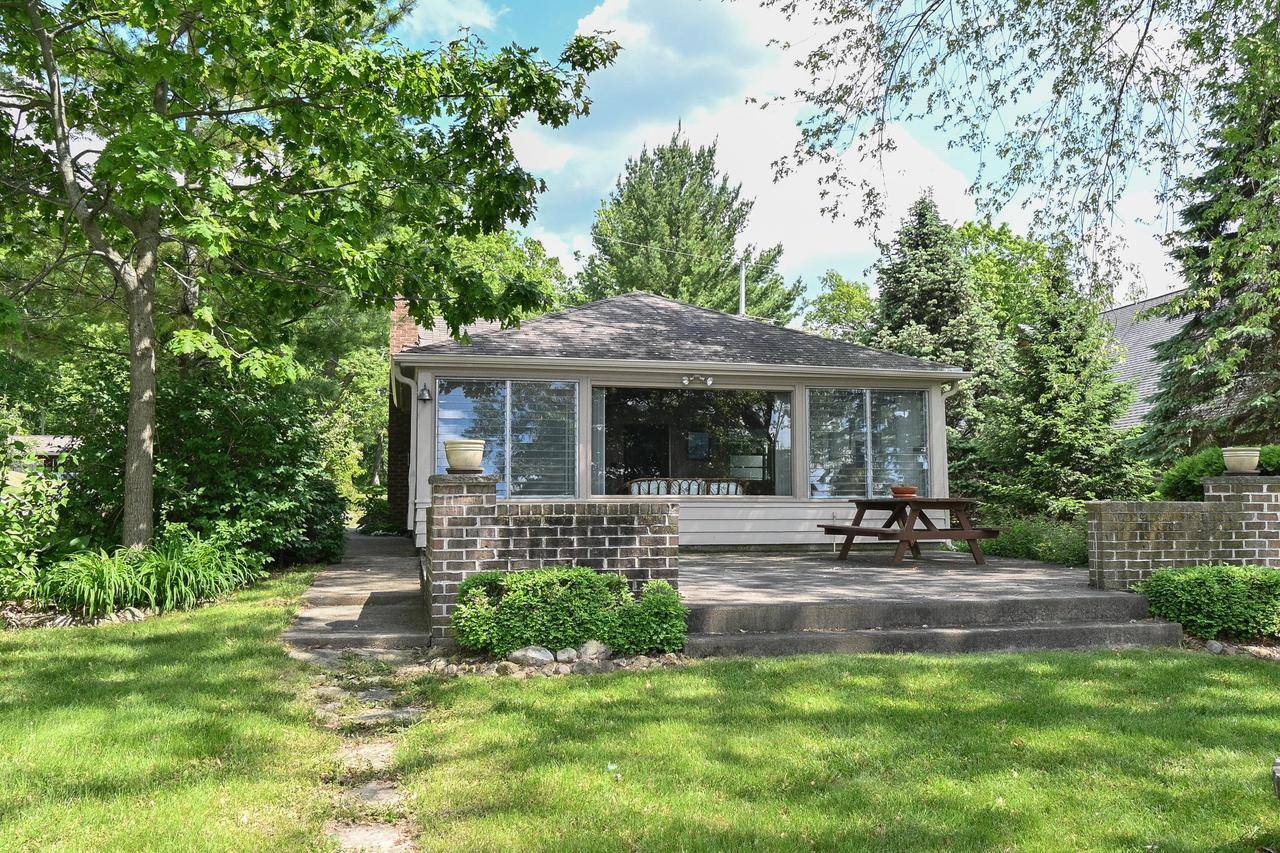 W377S3477 Lake DRIVE, Dousman, WI 53118