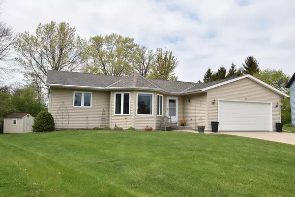 619 Cleveland Ave, Hartford, WI 53027