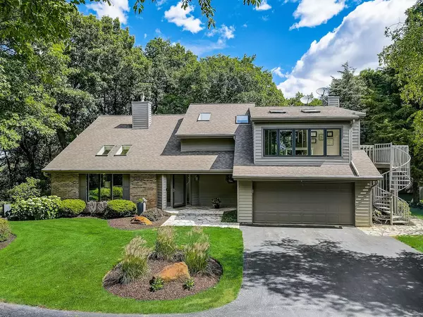 7340 Hilltop Ln, Lake Geneva, WI 53147