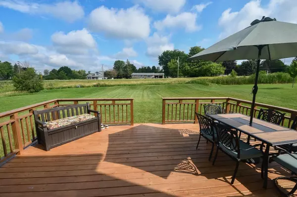 W2338 W Schure Dr, Oconomowoc, WI 53066