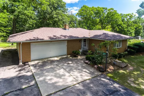 N2356 Sylvan Ln, Lake Geneva, WI 53147