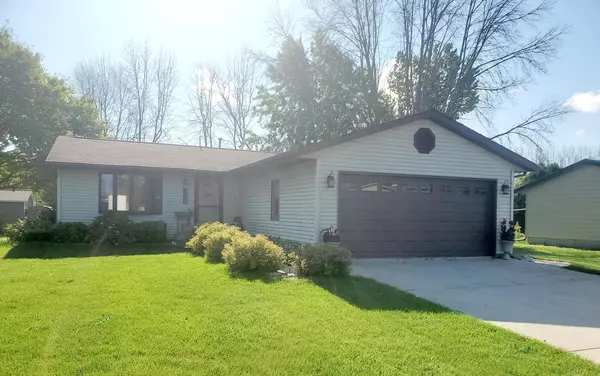 319 Zuider Ln, Oostburg, WI 53070