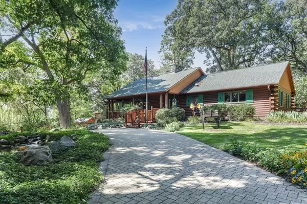 N1555 Maple Ridge RD, Lake Geneva, WI 53147