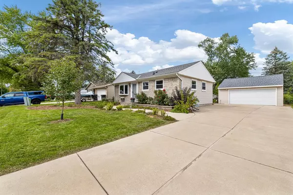 Oconomowoc, WI 53066,734 E Sherman AVENUE