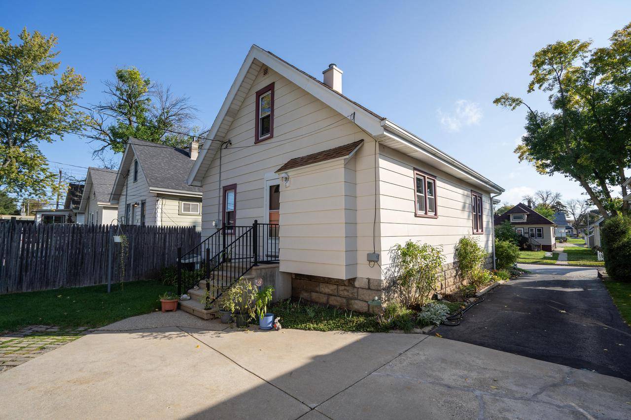 West Allis, WI 53214,1439 S 95th STREET