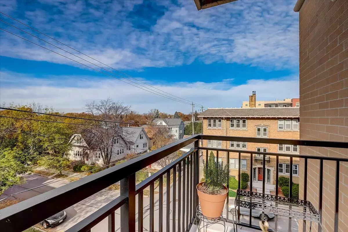 Shorewood, WI 53211,1717 E Kensington BOULEVARD #300