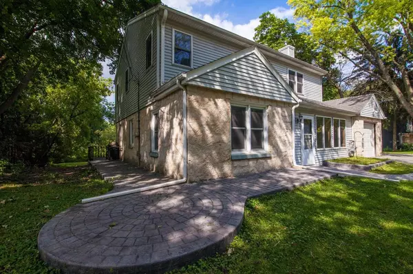 17620 Bolter Ln, Brookfield, WI 53045